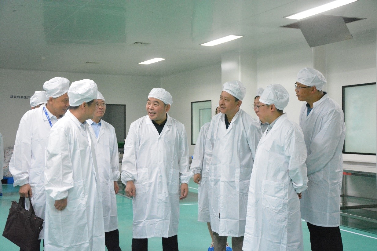 【企业新闻】重庆市万州区副区长骆高燕莅临K8·凯发(中国)天生赢家·一触即发中药调研指导